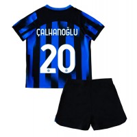 Inter Milan Hakan Calhanoglu #20 Heimtrikotsatz Kinder 2023-24 Kurzarm (+ Kurze Hosen)